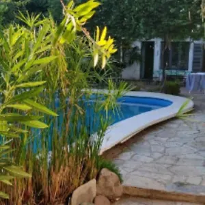 hermosa-habitacion-con-parque-y-piscina.hotelsmendoza.com/